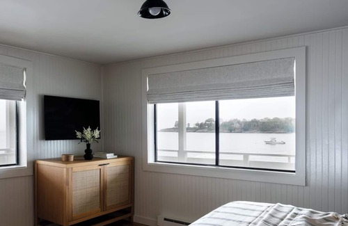 Ocean Point House | Bluebird Ocean Point Inn | King | Seasonal Outdoor Pool + Private Beach