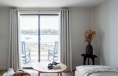 Ocean Point House | Bluebird Ocean Point Inn | Oceanfront King w/Porch | Free Coffee and Tea