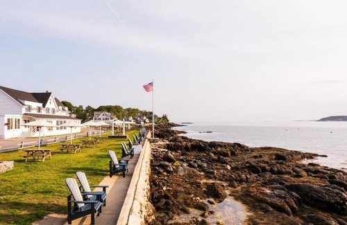 Ocean Point House | Bluebird Ocean Point Inn | Deluxe Double Queen | with Seasonal Outdoor Pool