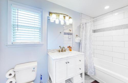 Kingsland House | Bluebonnet Cove