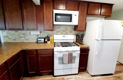 Goodrich Cottage | ★Bluegill Cottage★ by the lake - Kayak, pedal boat, fishing, private dock