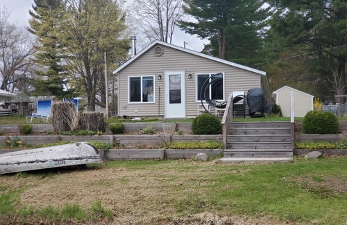Harrison House | Bluegill lake -Lake front retreat- Dog friendly - additional charge
