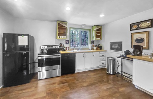 Sisters House | Bluegrass home in Crossroads - Pet friendly home just outside of Sisters