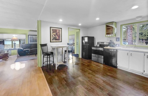 Sisters House | Bluegrass home in Crossroads - Pet friendly home just outside of Sisters