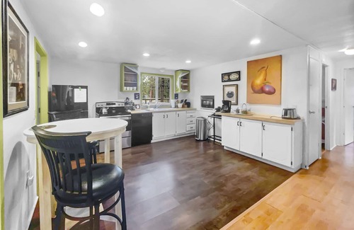 Sisters House | Bluegrass home in Crossroads - Pet friendly home just outside of Sisters