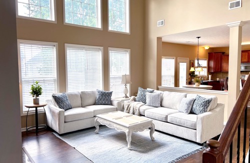 Masterson Station House | Bluegrass Oasis - Entire house,12 guests, 5mi to KHP