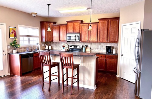 Masterson Station House | Bluegrass Oasis - Entire house,12 guests, 5mi to KHP