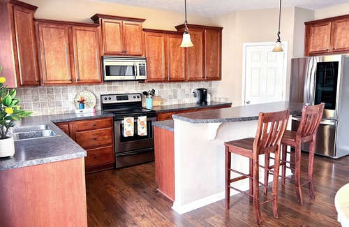 Masterson Station House | Bluegrass Oasis - Entire house,12 guests, 5mi to KHP