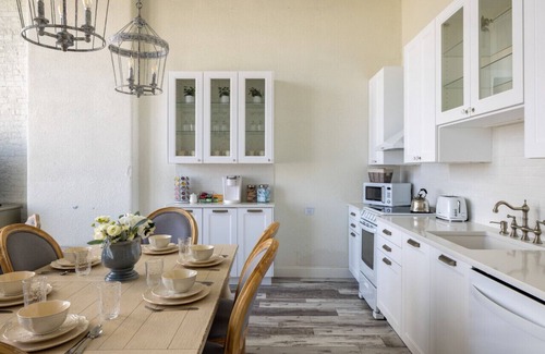 West Main Historic District Condo | Bluegrass River View! Soak & Savor by Hollyhock