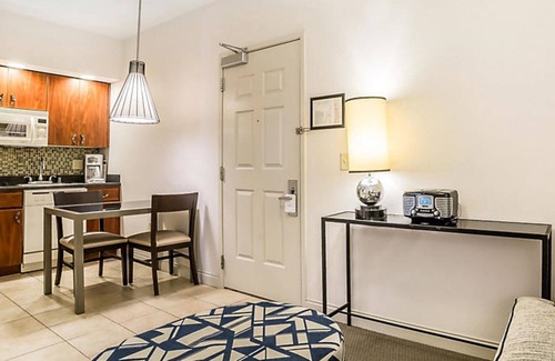 Las Vegas House | Bluegreen Club 36, 1 Bedroom Condo, Free WiFi and Parking
