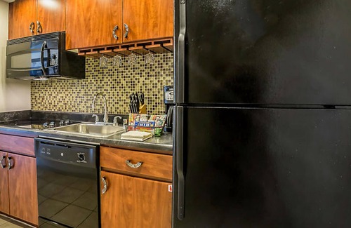 Las Vegas House | Bluegreen Club 36, 1 Bedroom Condo, Free WiFi and Parking