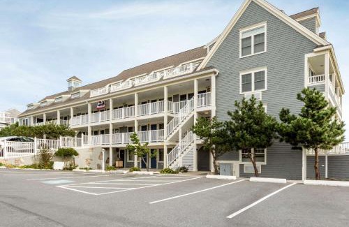 Dennis Port Hotel | Bluegreen Vacations The Breakers Resort, an Ascend Collection Resort