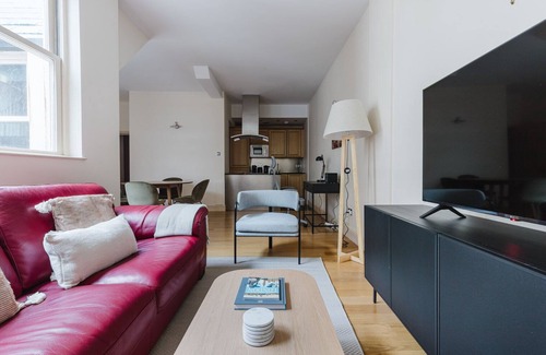 Tower Hill Apartment | Blueground | Aldgate, nr Tower, Bridge & Gherkin