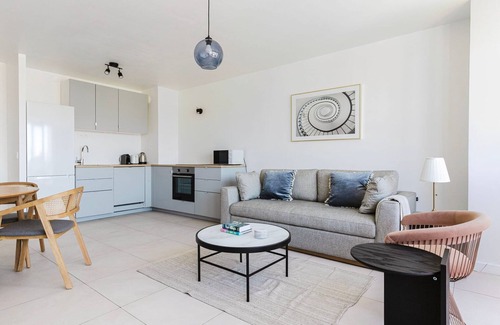 Levallois-Perret Apartment | Blueground | Anatole-France, furnished & equipped