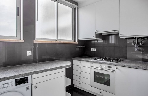 Sao Sebastiao da Pedreira Apartment | Blueground | Avenidas Novas, fully furnished