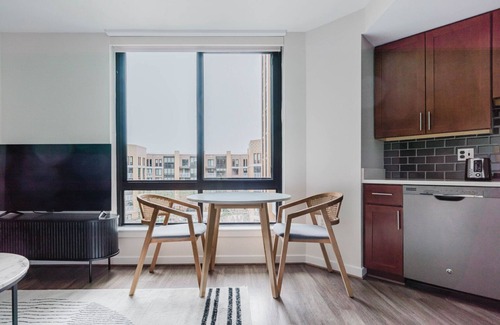 Ballston Apartment | Blueground | Ballston, pool, nr Arlington Park