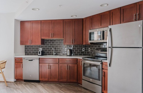 Ballston Apartment | Blueground | Ballston, pool, nr Arlington Park