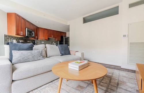 Ballston Apartment | Blueground | Ballston, pool, nr Arlington Cemetery