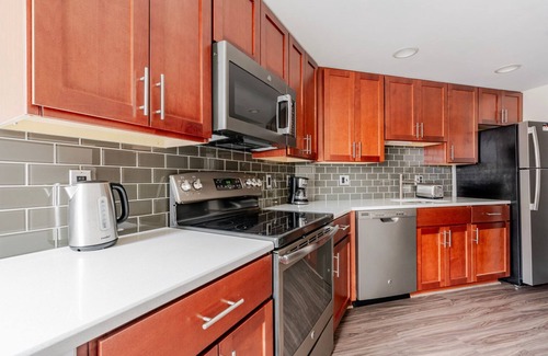 Ballston Apartment | Blueground | Ballston, pool, nr Arlington Cemetery