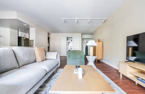 Ballston Apartment | Blueground | Ballston, pool, nr Arlington Cemetery