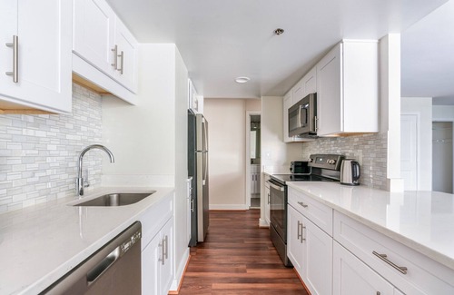 Ballston Apartment | Blueground | Ballston, pool, nr Arlington Cemetery