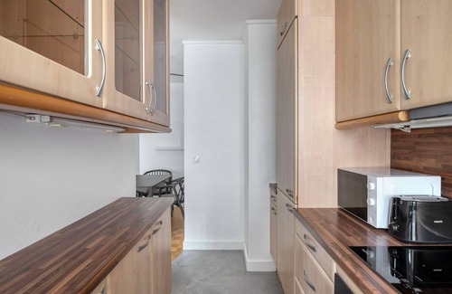 Batignolles Apartment | Blueground | Batignolles, close to restaurants