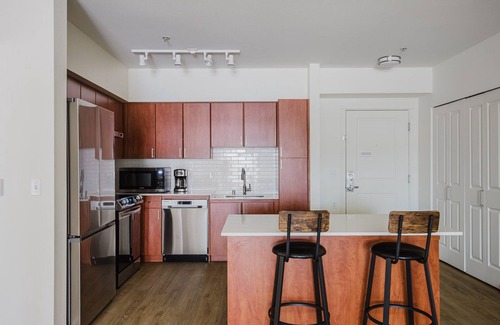 West Bellevue Apartment | Blueground | Bellevue, w/d, nr park & art