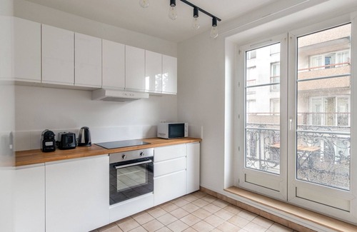 Combat Apartment | Blueground | Buttes-Chaumont, walk to garden