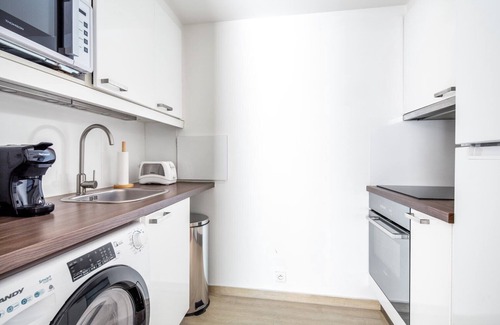 Faubourg-du-Roule Apartment | Blueground | Champs-Élysées, parking, a/c, elev