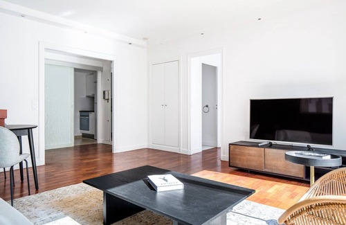 Faubourg-du-Roule Apartment | Blueground | Champs-Élysées, parking, a/c, elev