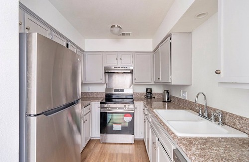 Waller Creek District Apartment | Blueground | Downtown Austin, pool, nr Congress Ave