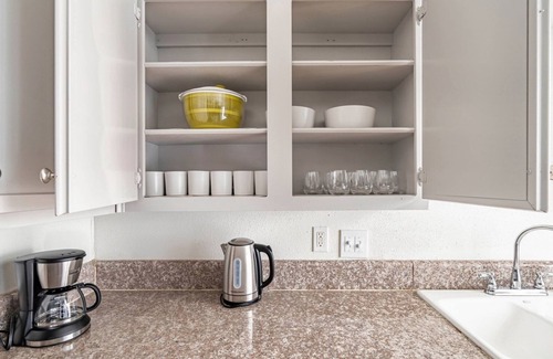 Waller Creek District Apartment | Blueground | Downtown Austin, pool, nr Congress Ave