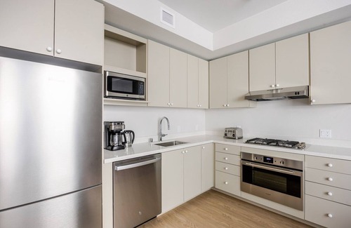 Chinatown Apartment | Blueground | Downtown, elevator, nr parks