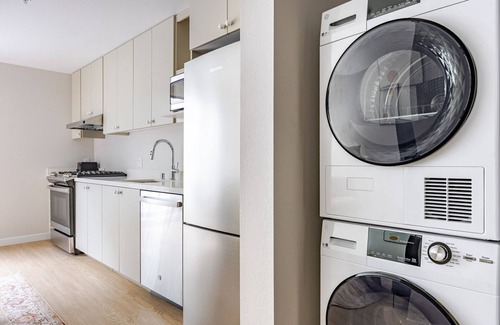 Chinatown Apartment | Blueground | Downtown, elevator, nr parks