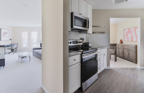 Central District Apartment | Blueground | Fremont 2bd apartment