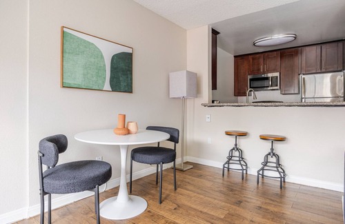 Rossmoyne Apartment | Blueground | Glendale, pool & w/d, nr Americana