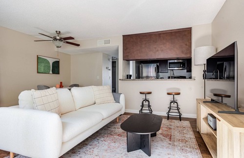 Downtown Apartment | Blueground | Glendale, pool & AC, nr Americana