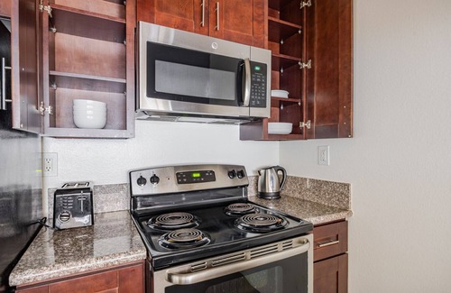 Downtown Apartment | Blueground | Glendale, pool & AC, nr Americana