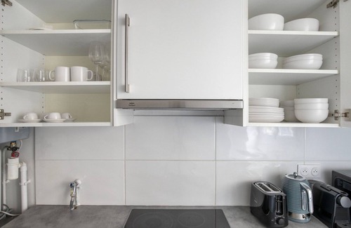 Les Iles Apartment | Blueground | Hotel de Ville, close to mall & Seine