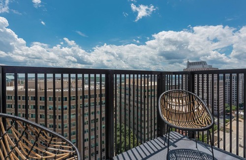 Reston Apartment | Blueground | Hunter Mill District, pool, nr Lake Anne