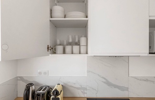 Saint-Victor Apartment | Blueground | Jardin des Plantes, nr Notre Dame