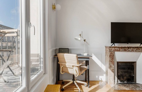Saint-Victor Apartment | Blueground | Jardin des Plantes, nr Notre Dame