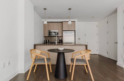 Powerhouse Arts District Apartment | Blueground | Jersey City, EV charging, nr park