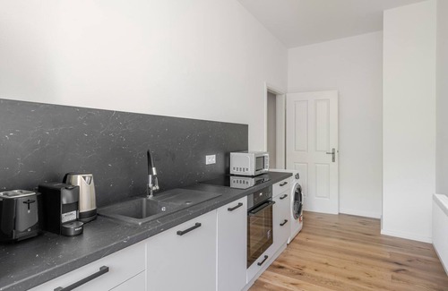 Alt-Treptow Apartment | Blueground | Kreuzberg, nr park, w/pool & w/d