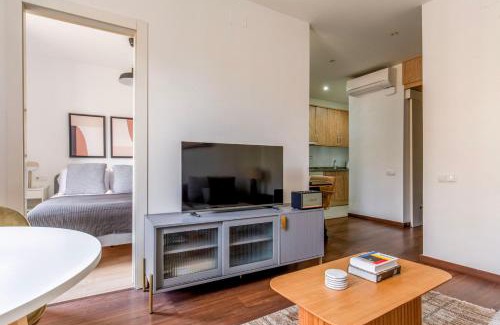 el Fort Pienc Apartment | Blueground La Dreta de lEixample balcony BCN-130