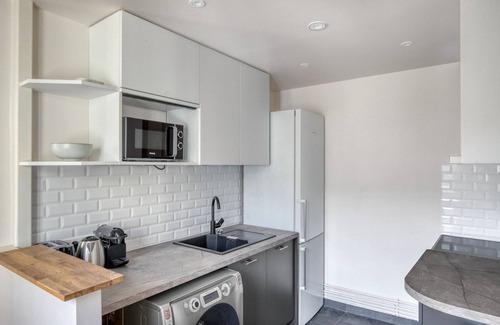 Les Halles Apartment | Blueground | Les Halles, a/c, nr mall