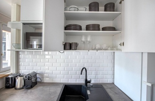 Les Halles Apartment | Blueground | Les Halles, a/c, nr mall