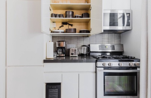 East Village Apartment | Blueground | Lower East Side, AC, nr Katz's