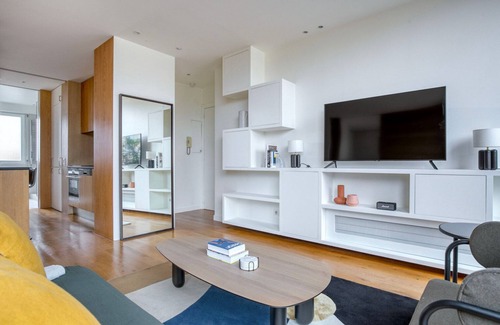 14th Arrondissement Apartment | Blueground | Luxembourg, balcony, nr garden
