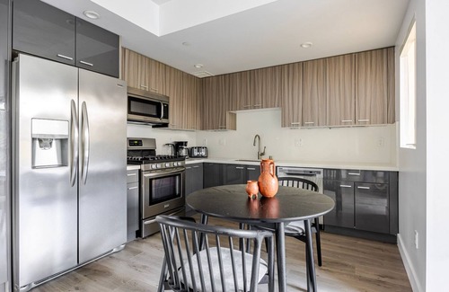 Del Rey Apartment | Blueground | Mar Vista, AC, w/d, nr beach